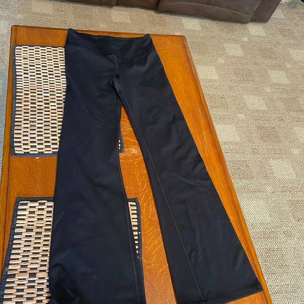 Victoria’s sports, size small